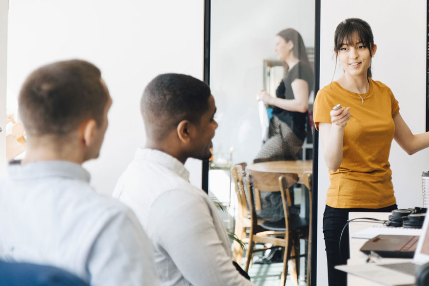 How to give a presentation at work - 10 tips for success